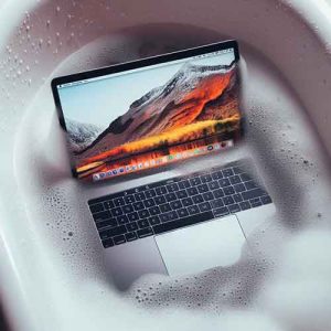 Macbook pro dans l'eau